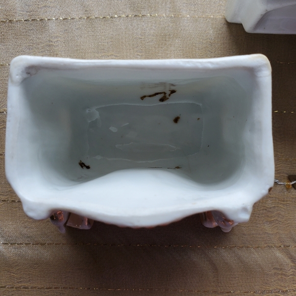 Vintage Staffordshire Fairing Trinket Box - Picture 7 of 8